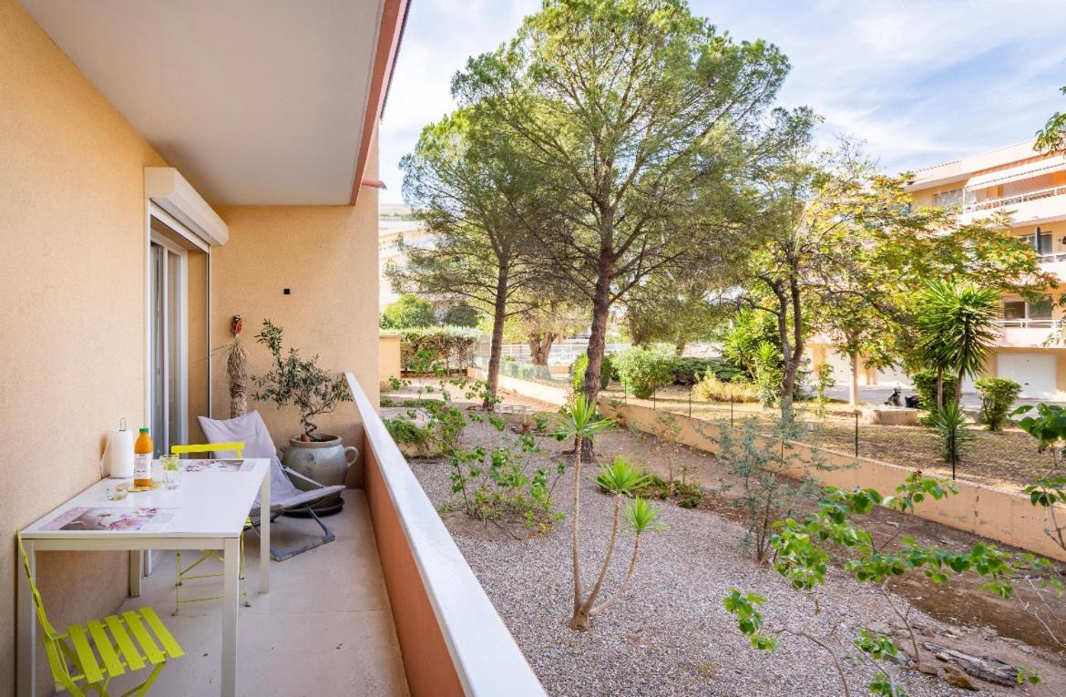 Joli T2 Tres Proche De La Plage De Fréjus Extérieur photo
